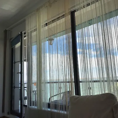 דירה Turquoise Studio Garsoniera מאמאיה